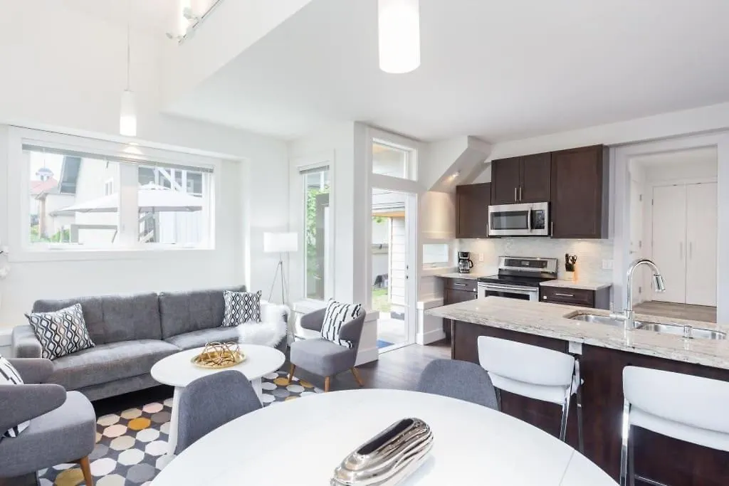 West Coast Luxury Living Villa Vancouver