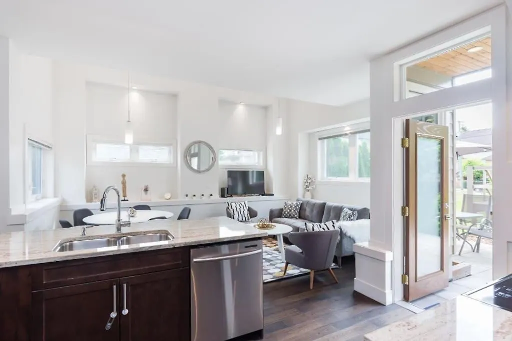 West Coast Luxury Living Villa Vancouver