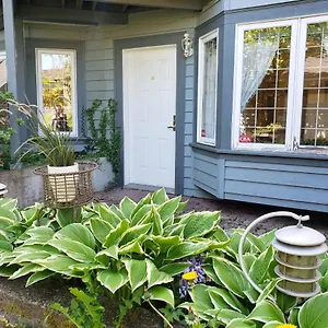 Holiday home Bright Garden By Forest & Beach & Ubc, Vancouver